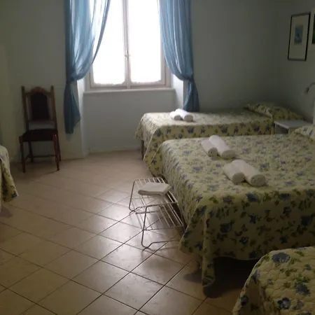 Stop & Sleep בית הארחה 2*